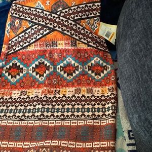 NWT stunning skirt with elastic waistband